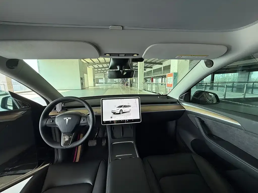 Tesla Model Y — фото 8
