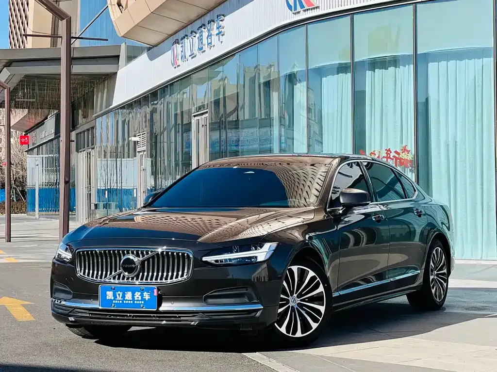 Volvo S90 — фото 1