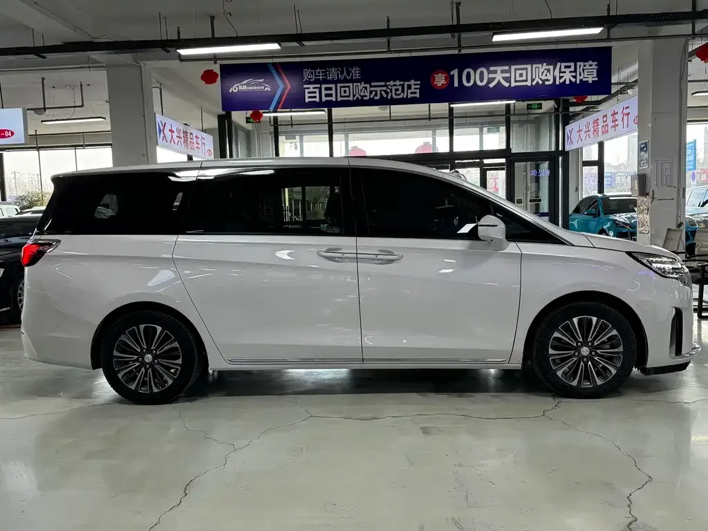 Buick GL8 2023 из CN, фото 6