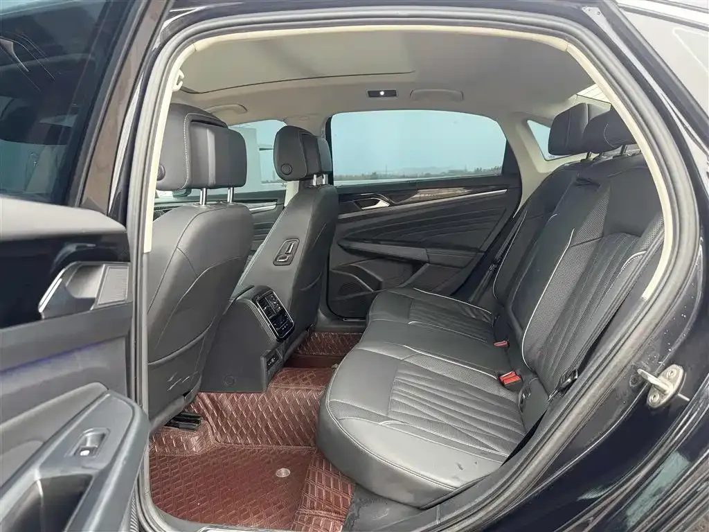 Volkswagen Passat 2023 из CN, фото 5