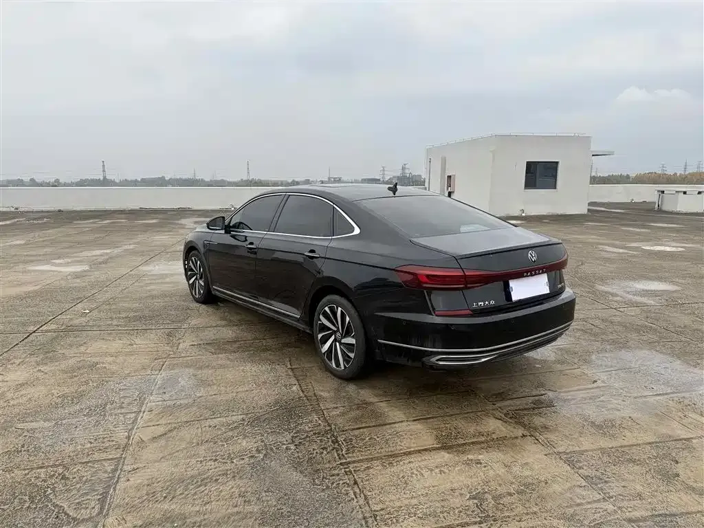 Volkswagen Passat 2023 из CN, фото 7