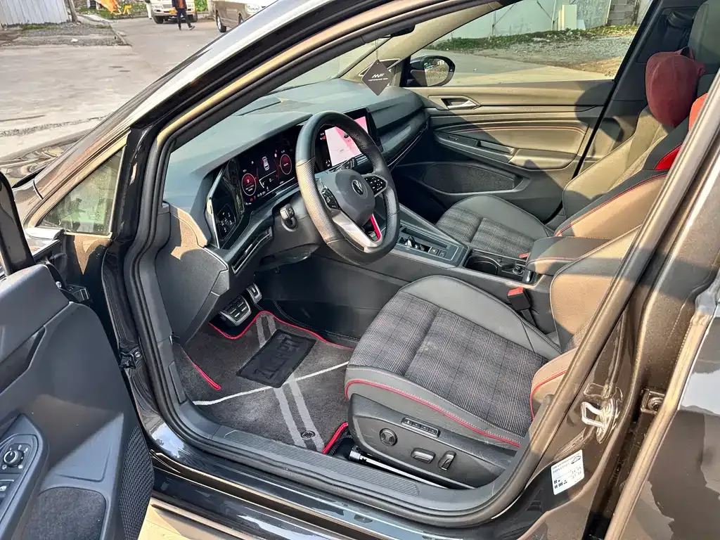 Volkswagen Golf GTI 2023 из CN, фото 3