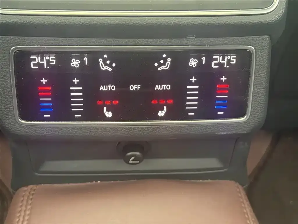 Audi A6L 2021 из CN, фото 7