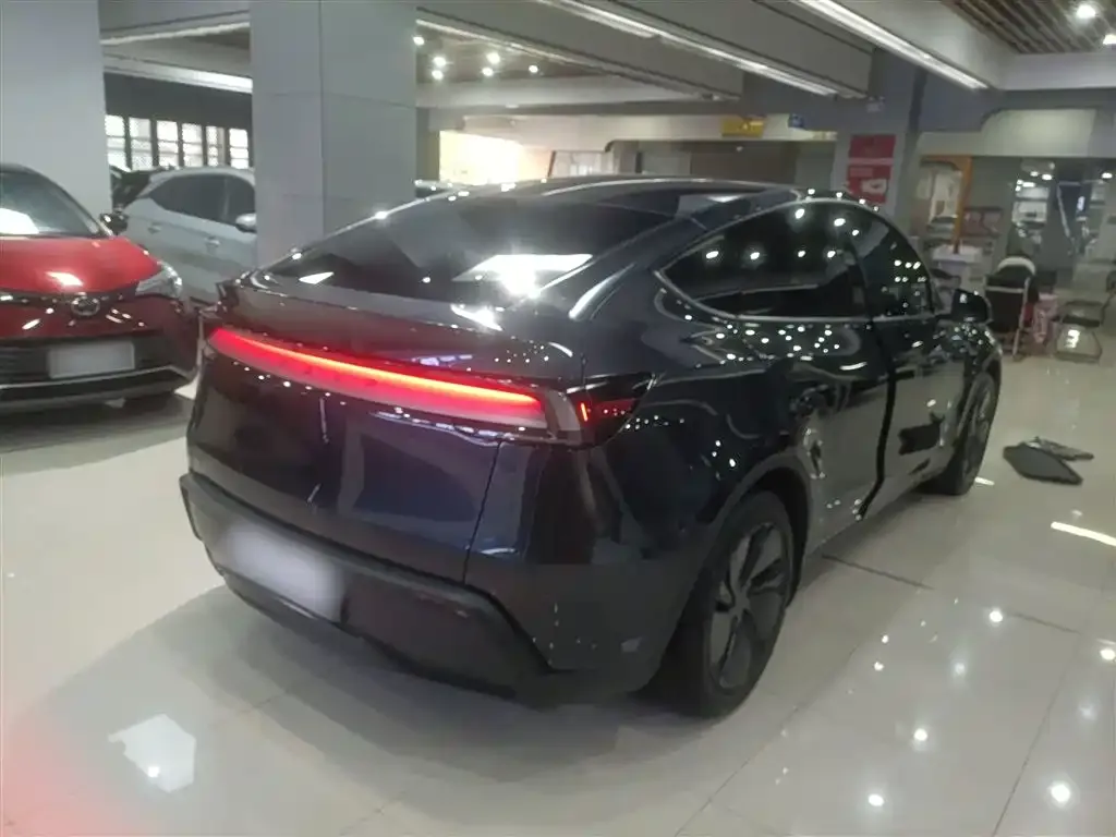 Tesla Model Y 2025 из CN, фото 5
