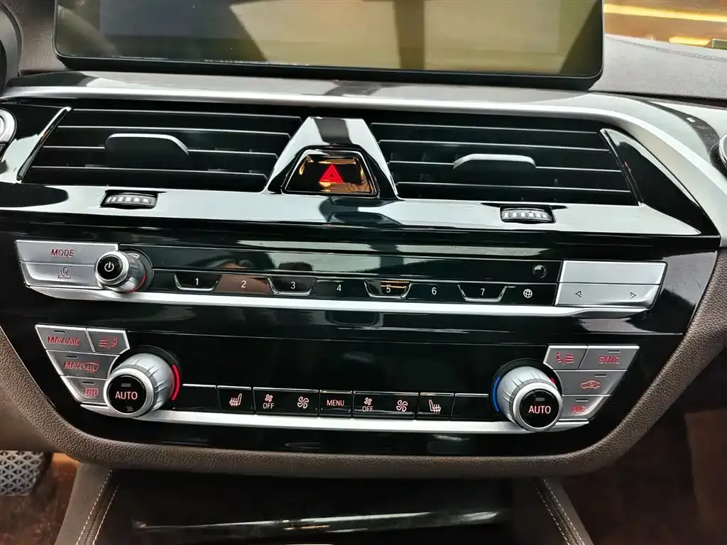 BMW 5 Series 2023 из CN, фото 9