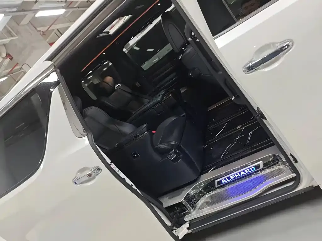 Toyota Alphard 2022 из CN, фото 2