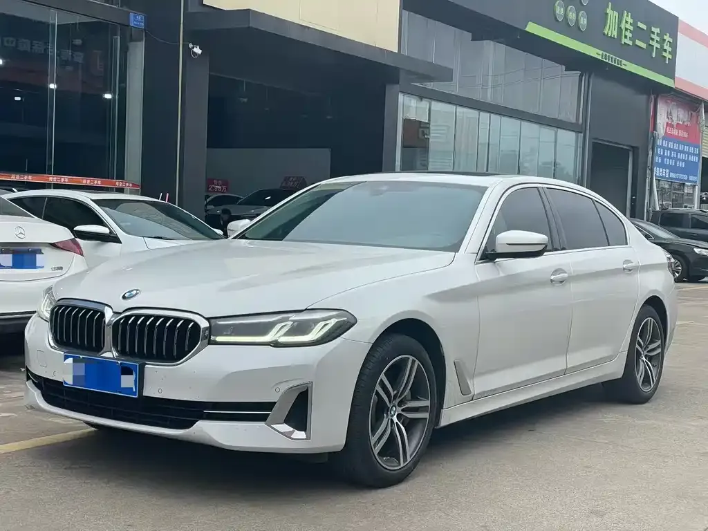 BMW 5 Series — фото 1