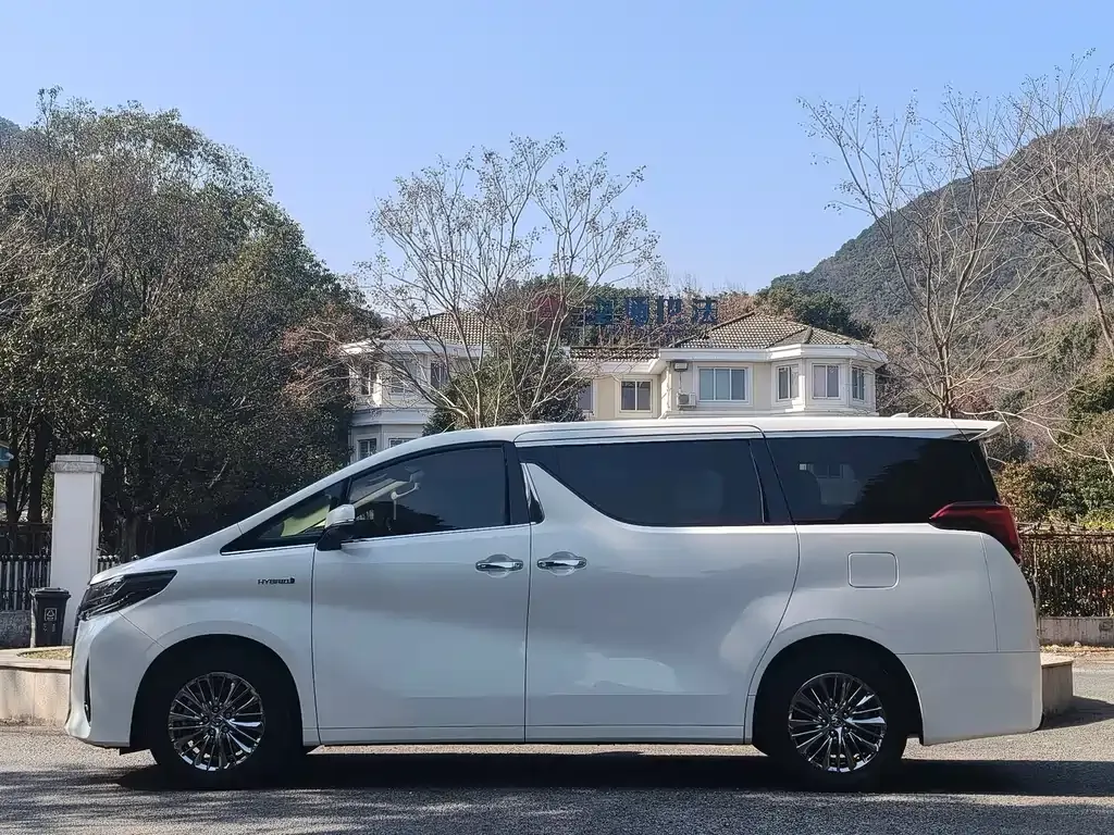 Toyota Alphard 2022 из CN, фото 4