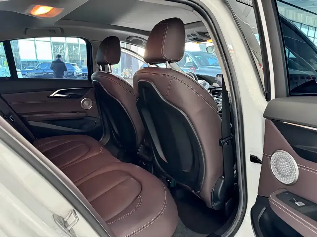BMW 1 Series 2022 из CN, фото 3