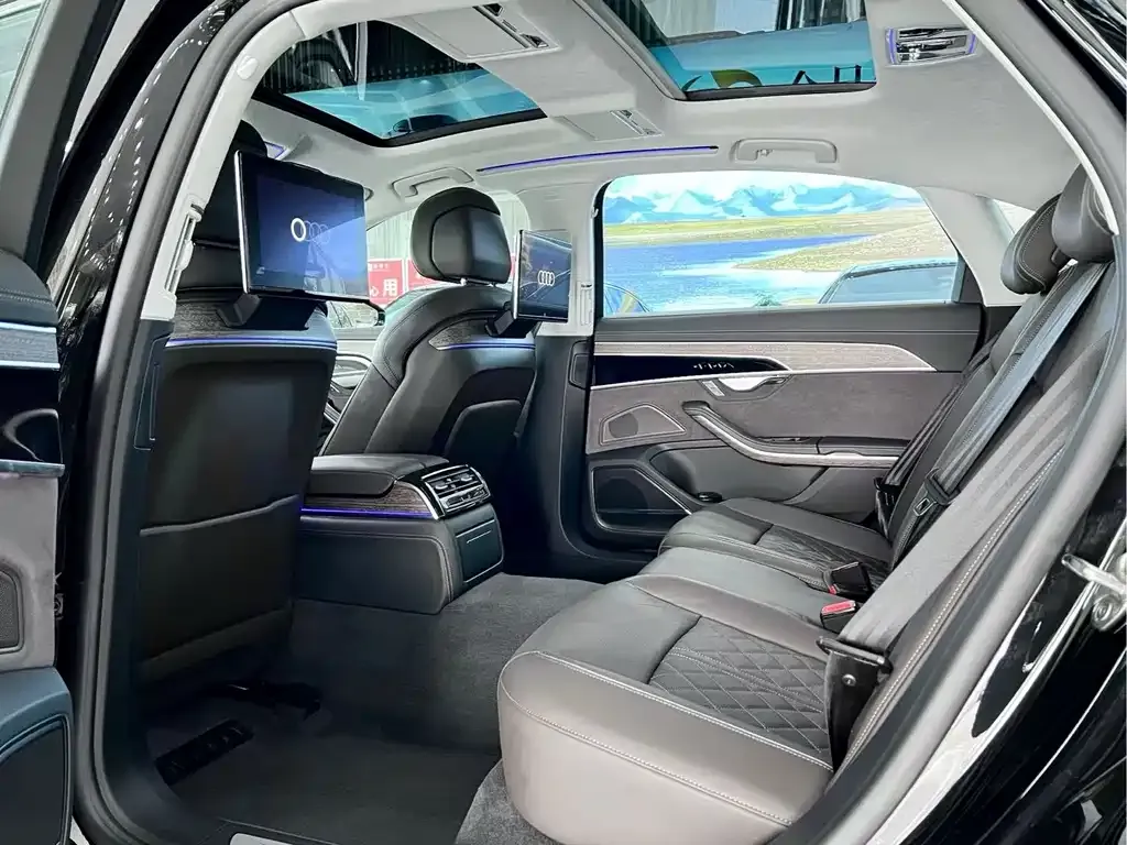 Audi A8 2024 из CN, фото 2