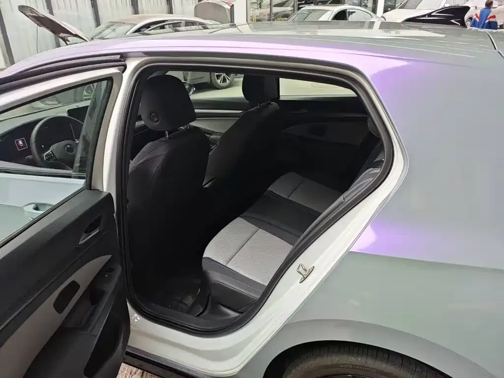 Volkswagen Golf 2025 из CN, фото 2