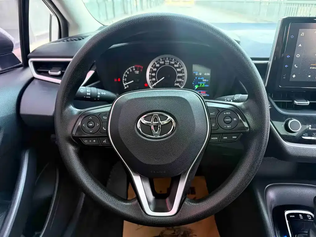Toyota Corolla — фото 8