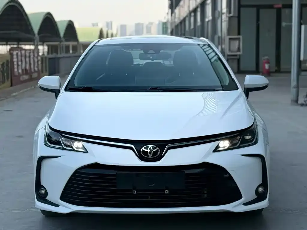 Toyota Corolla — фото 10