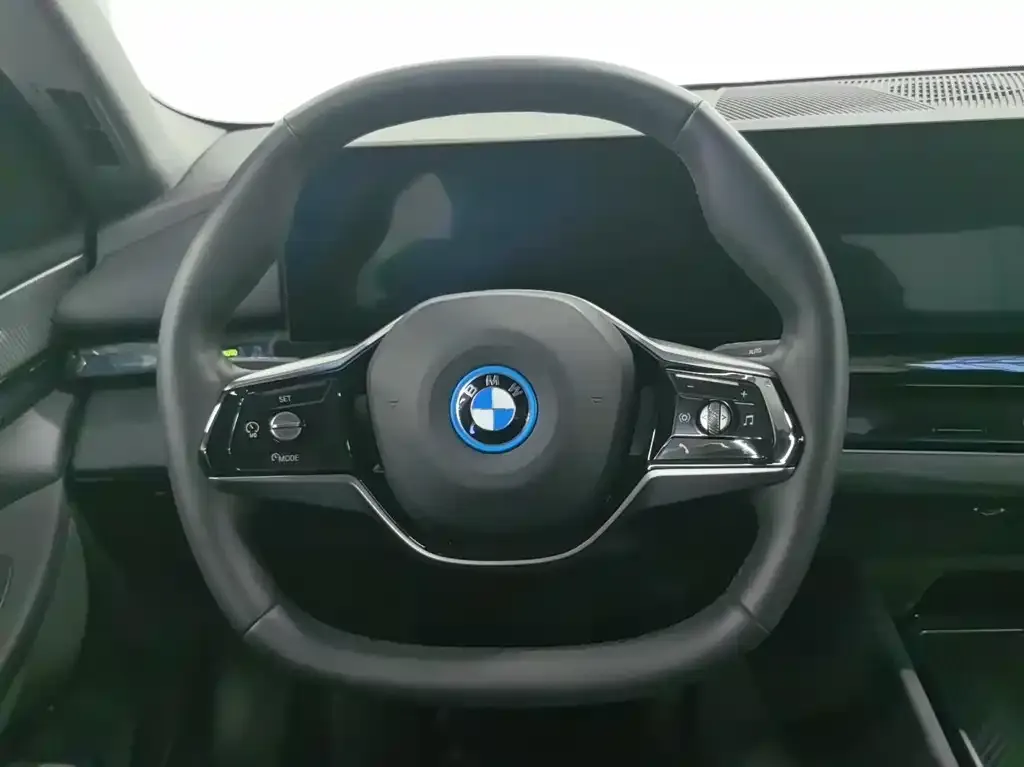 BMW i5 — фото 3