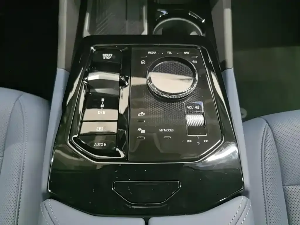 BMW i5 — фото 10