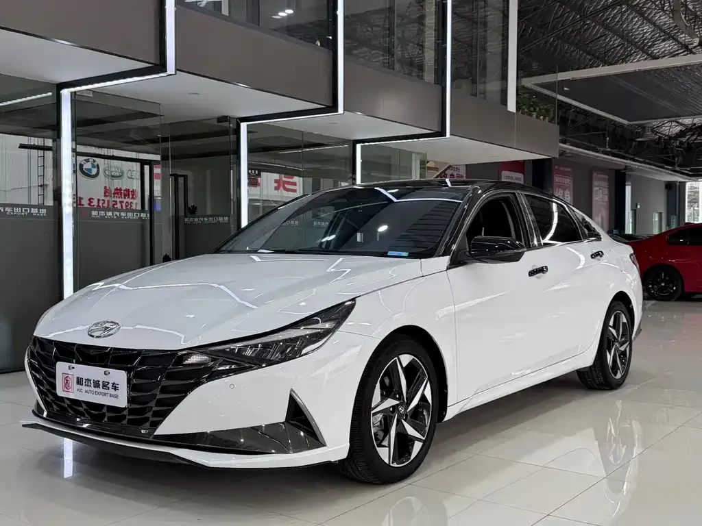Hyundai Elantra 2023 из CN, фото 1
