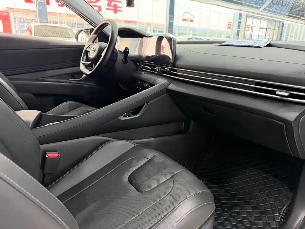 Hyundai Elantra 2023 из CN, фото 9