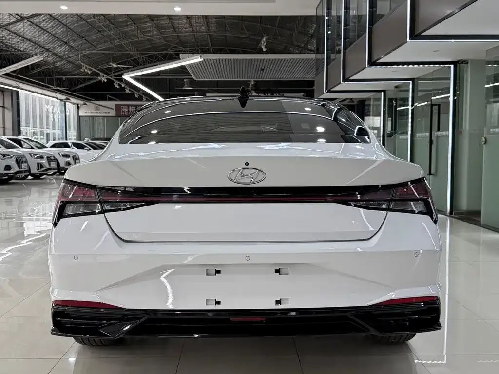 Hyundai Elantra 2023 из CN, фото 2