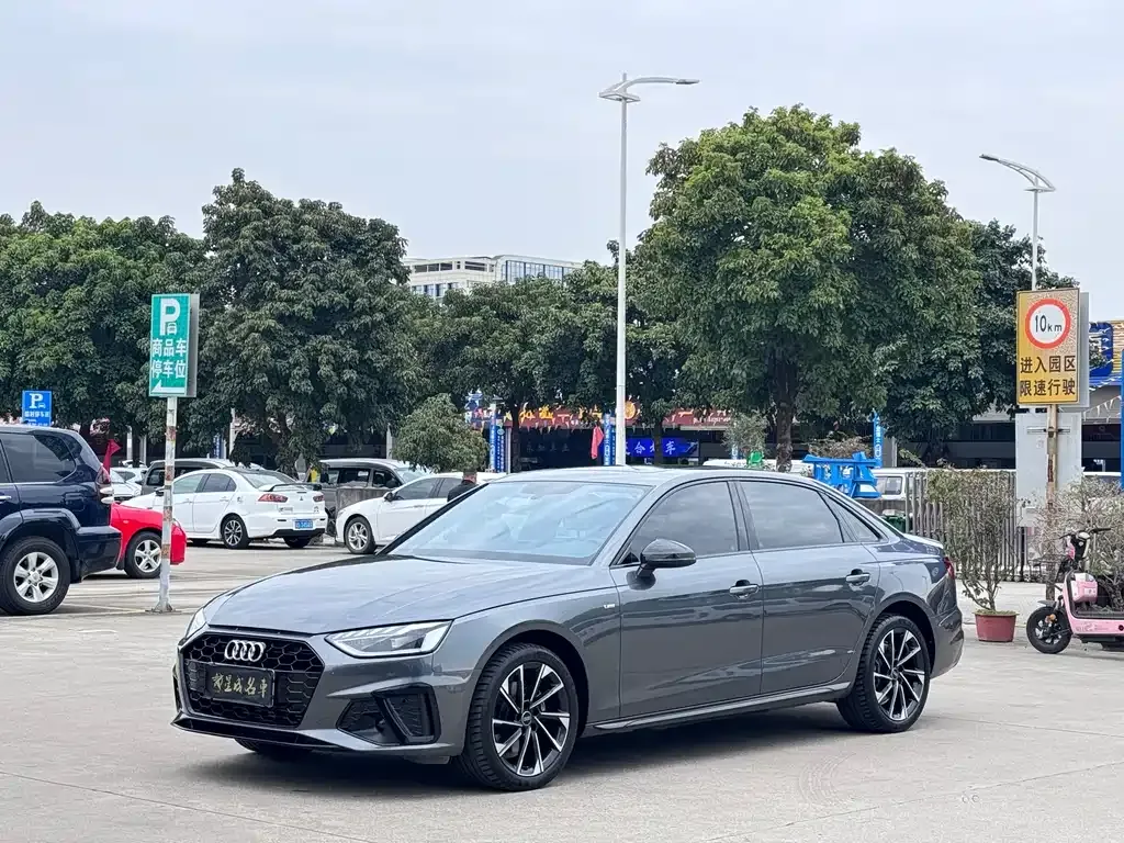 Audi A4L 2023 из CN, фото 1