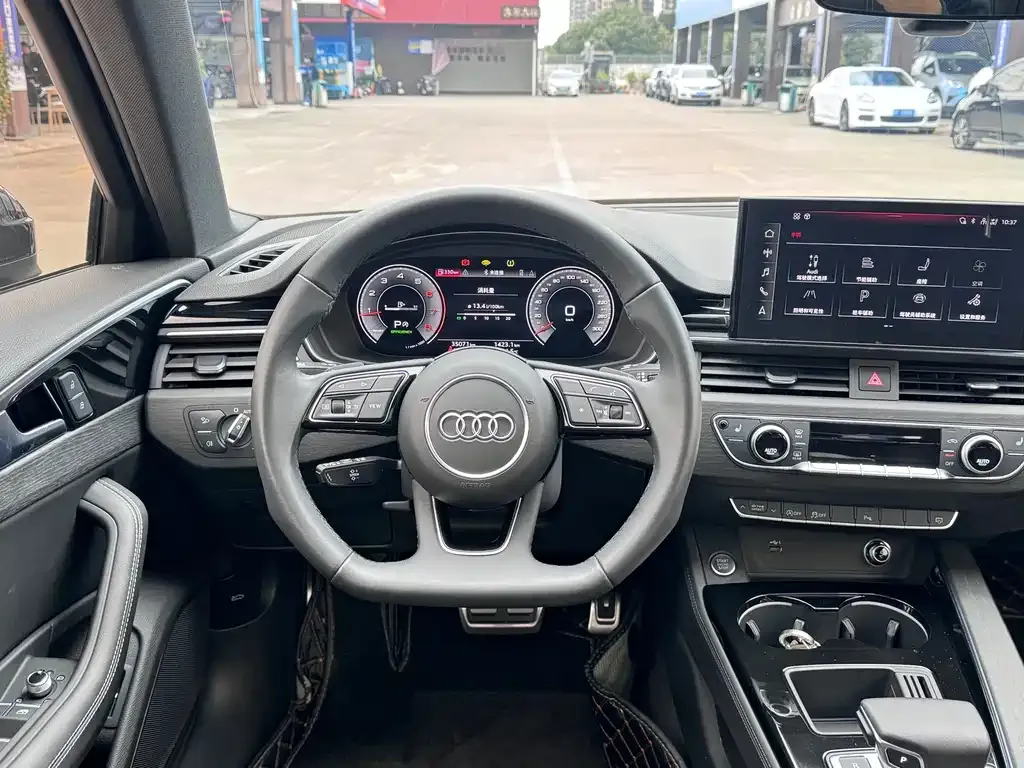 Audi A4L 2023 из CN, фото 4