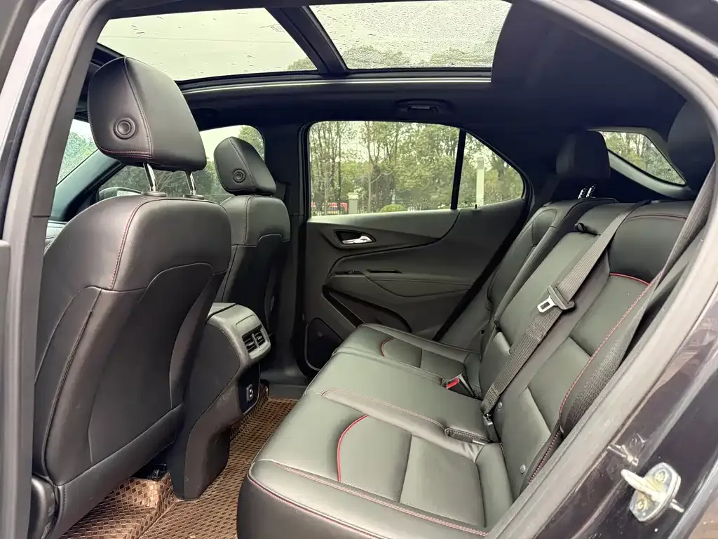 Chevrolet Equinox 2023 из CN, фото 4