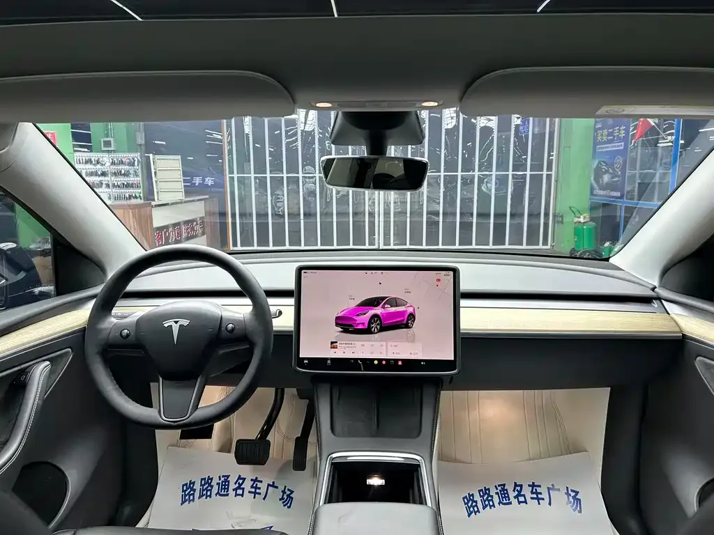 Tesla Model Y — фото 7