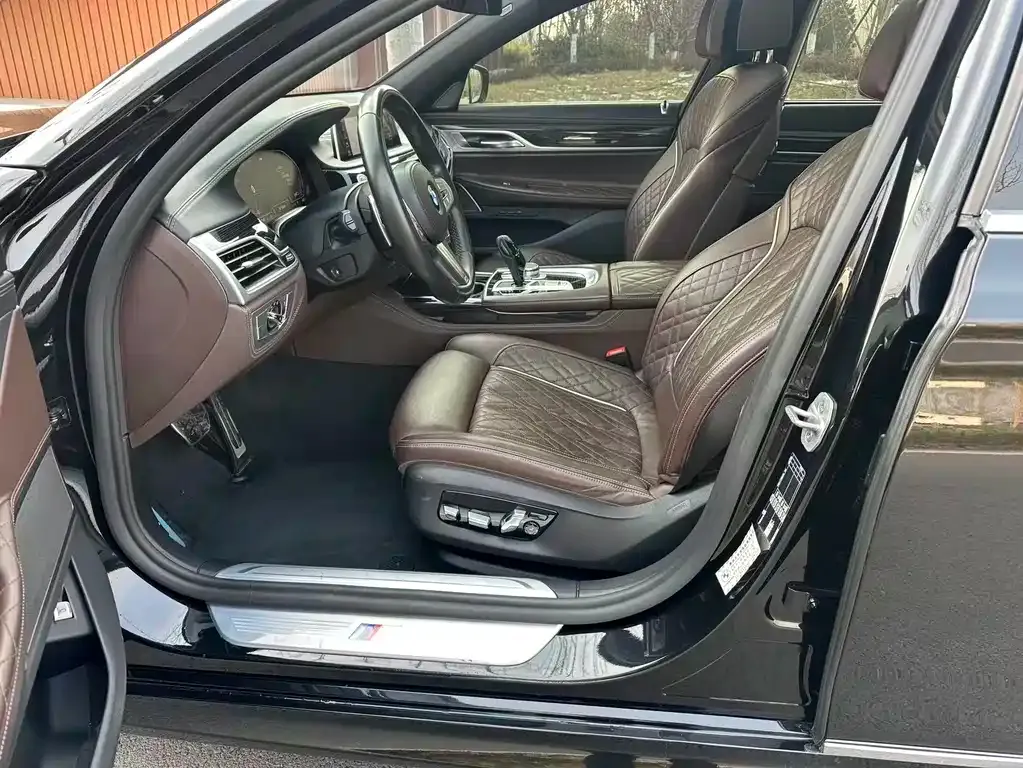 BMW 7 Series 2022 из CN, фото 4