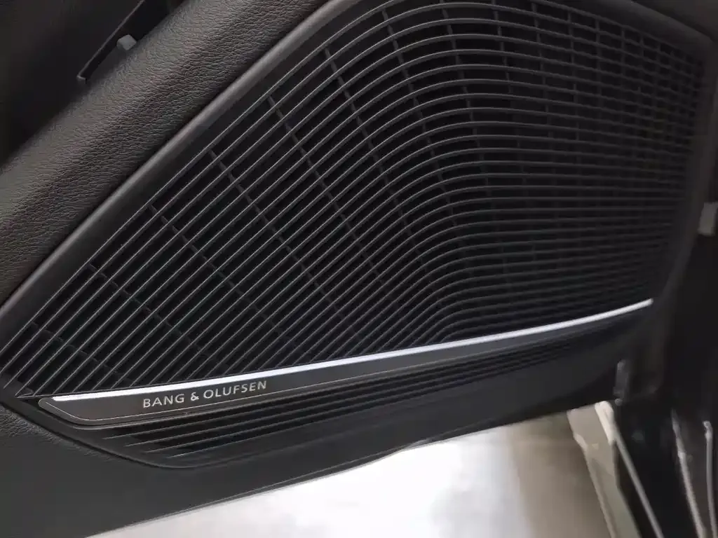 Audi A4L 2025 из CN, фото 5
