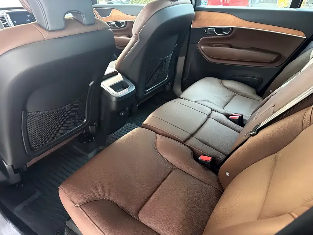 Volvo XC90 2024 из CN, фото 2