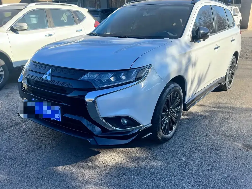 Mitsubishi Outlander 2022 из CN, фото 1