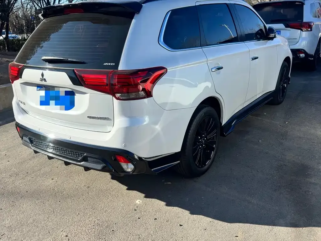 Mitsubishi Outlander 2022 из CN, фото 2