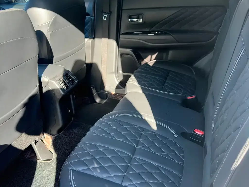 Mitsubishi Outlander 2022 из CN, фото 4
