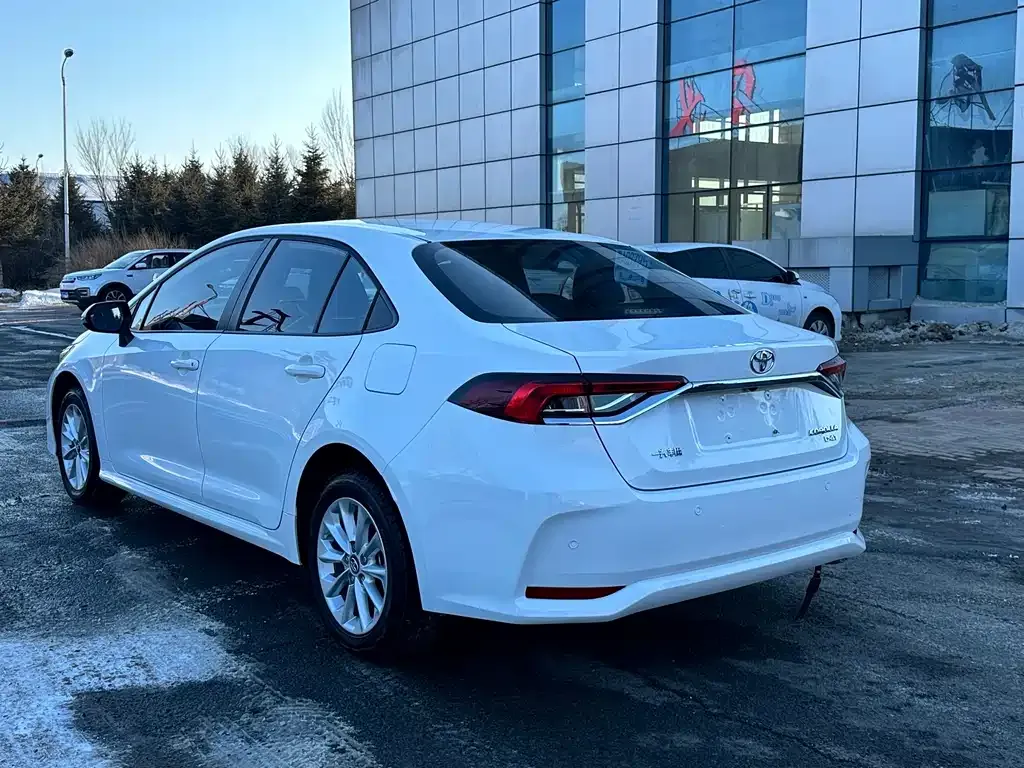 Toyota Corolla — фото 3