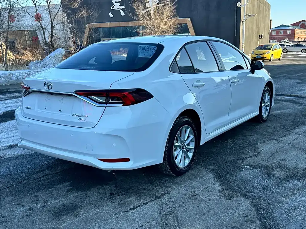 Toyota Corolla — фото 9