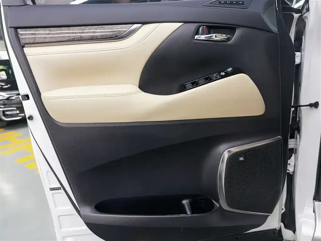 Toyota Alphard 2023 из CN, фото 2