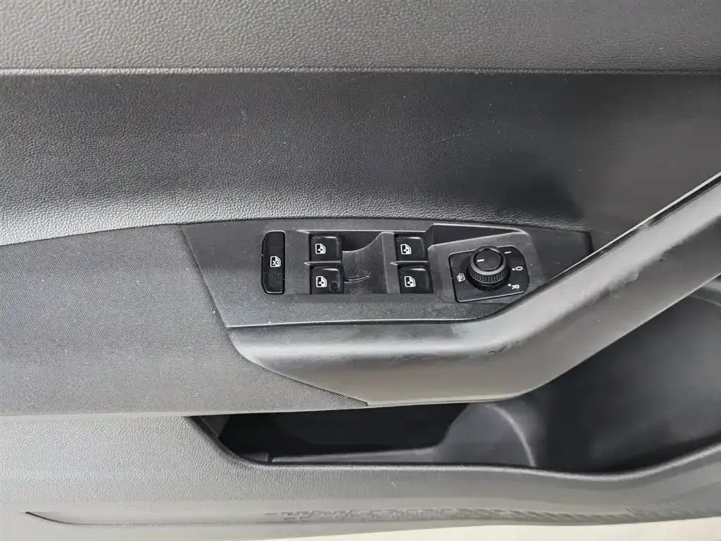 Volkswagen Polo 2024 из CN, фото 10