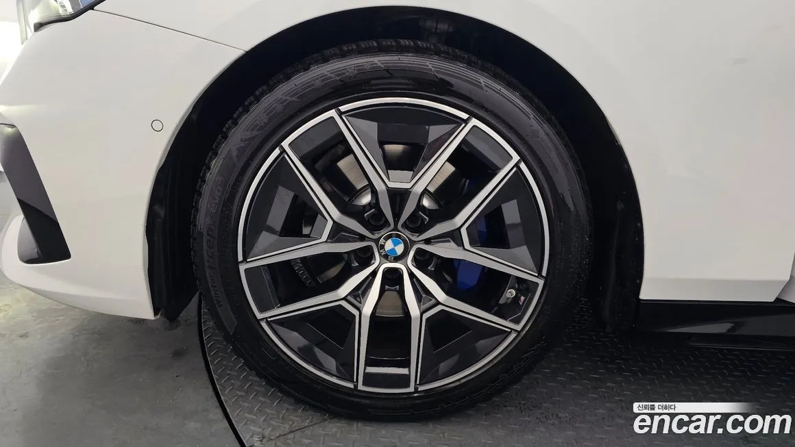BMW 5-Series 2024 из KR, фото 5