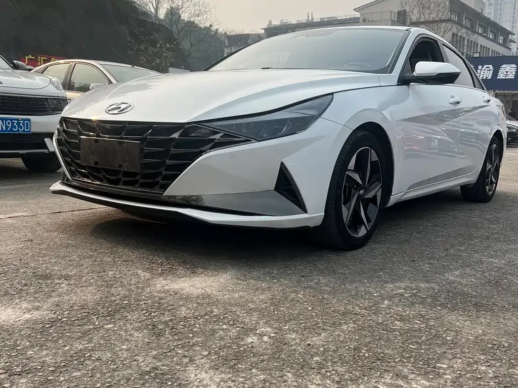 Hyundai Elantra — фото 7
