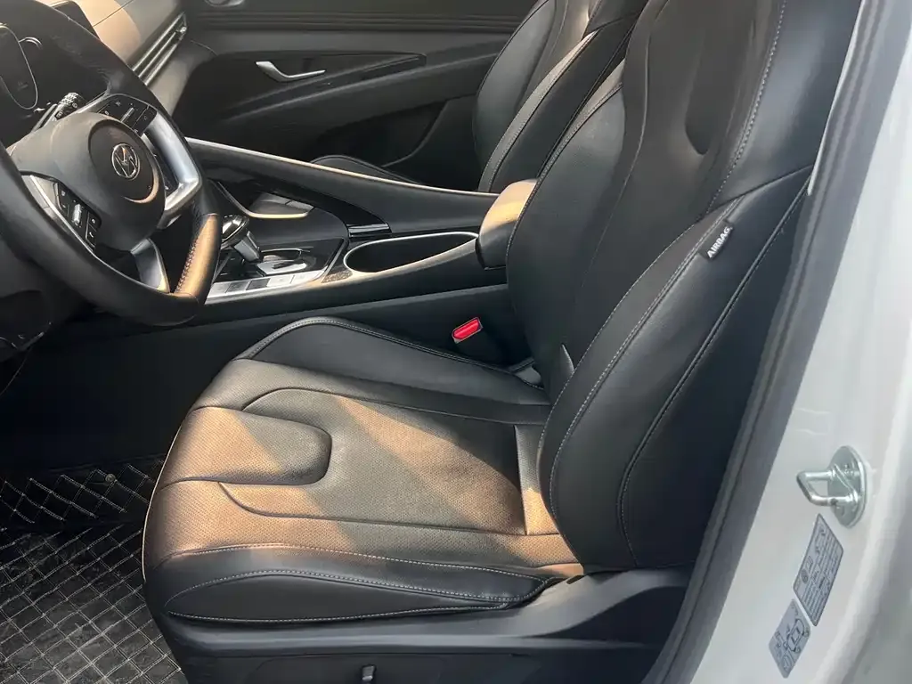 Hyundai Elantra — фото 4