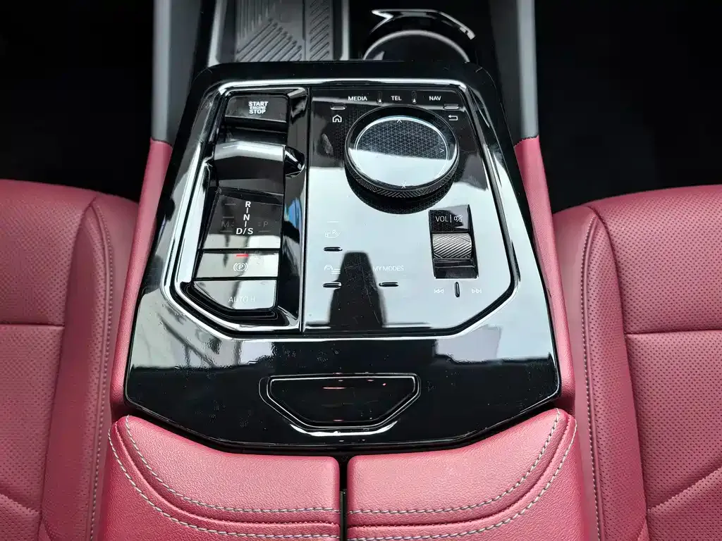 BMW 5 Series 2024 из CN, фото 5