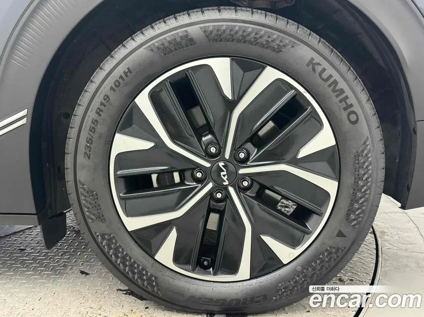 Kia EV6 — фото 10