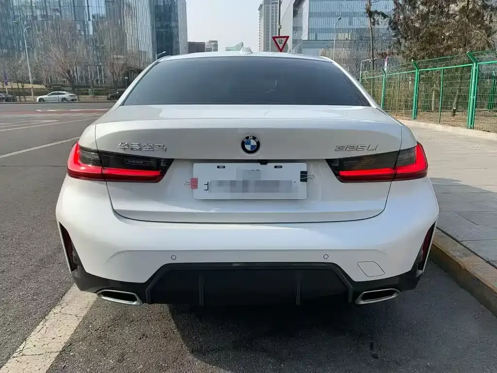 BMW 3 Series 2023 из CN, фото 7