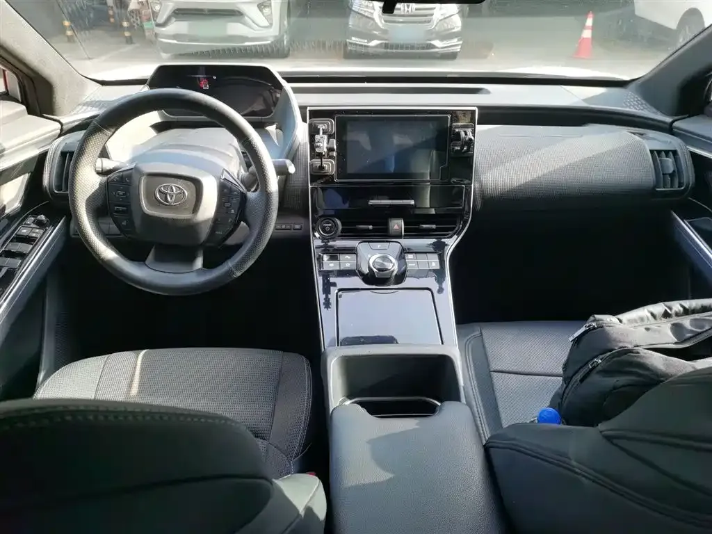 Toyota Platinum 4X 2024 из CN, фото 10