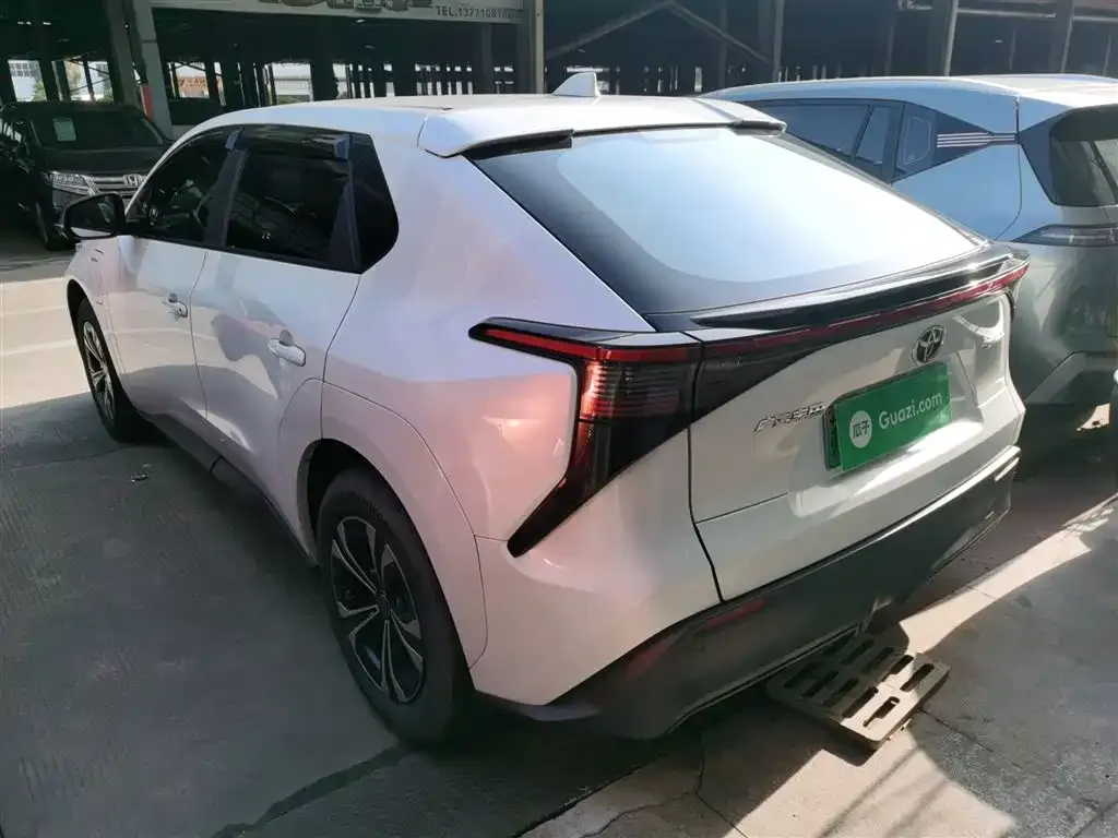 Toyota Platinum 4X 2024 из CN, фото 7