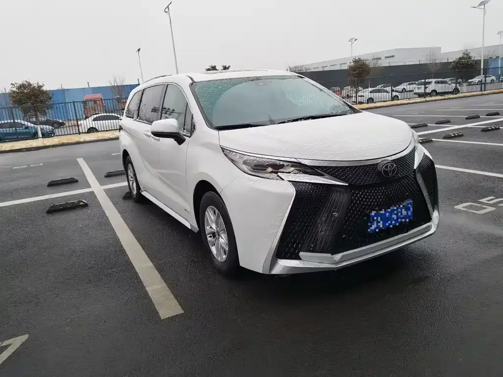 Toyota Granvia 2024 из CN, фото 3