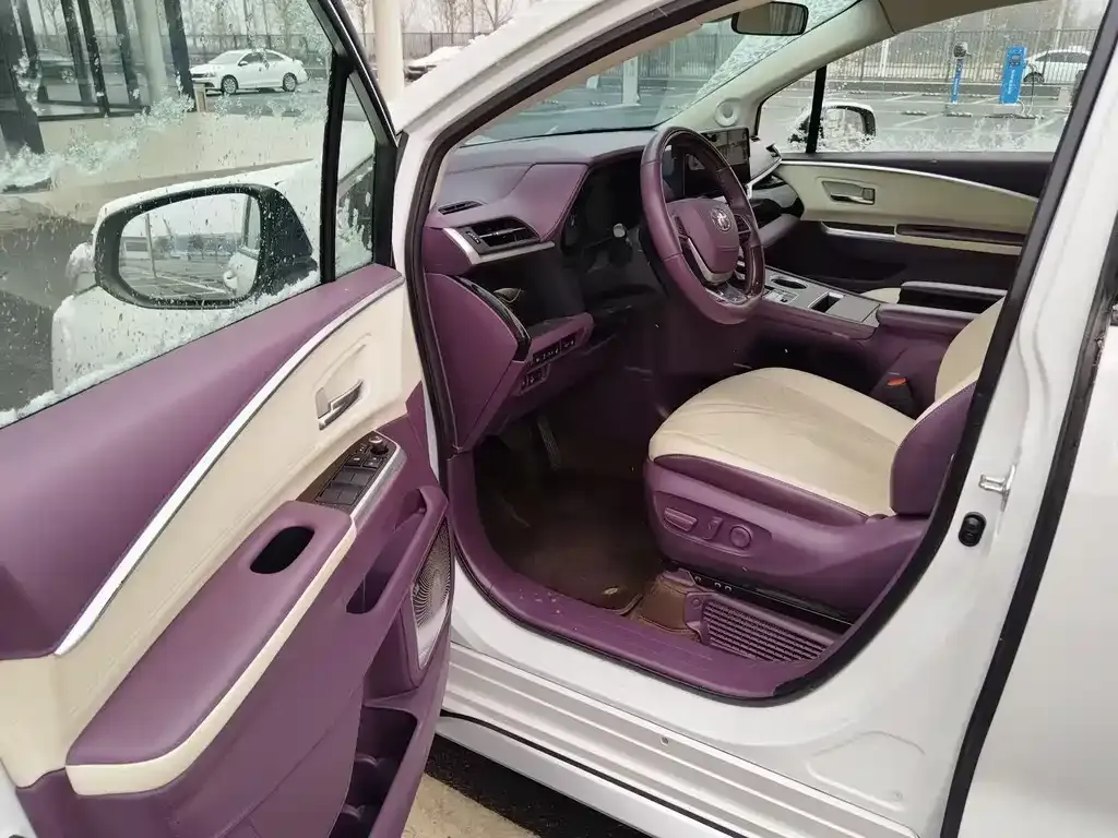 Toyota Granvia 2024 из CN, фото 6