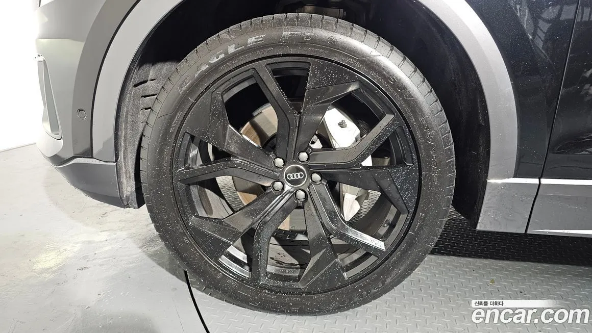 Audi Q8 2023 из KR, фото 9