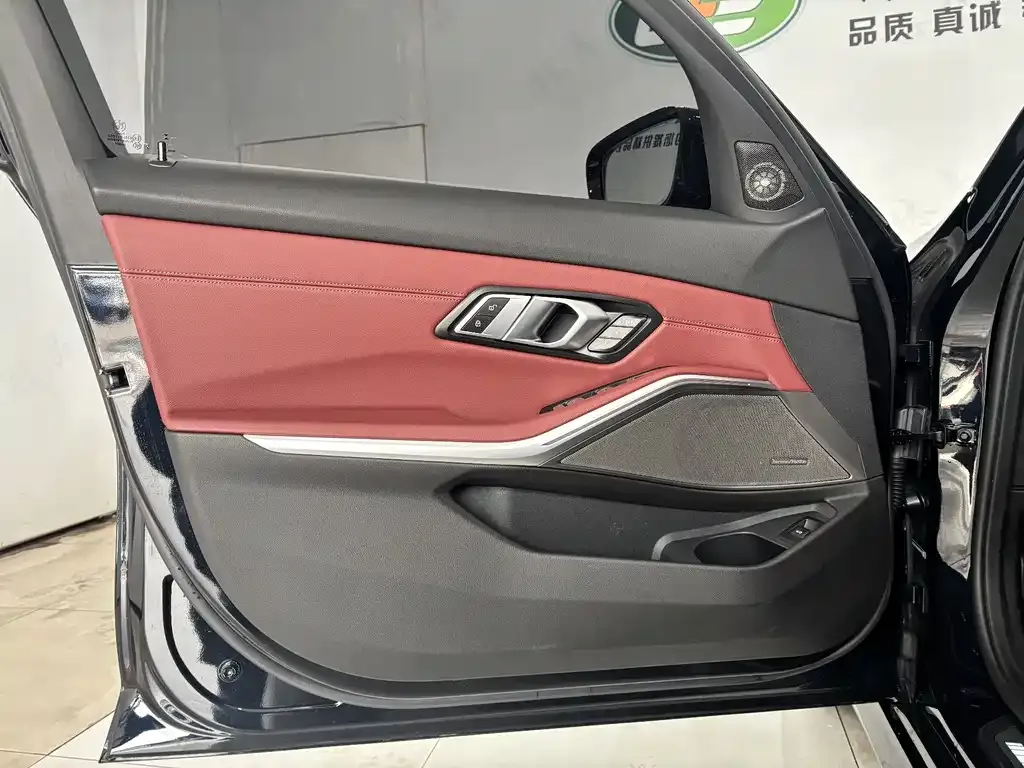 BMW 3 Series 2024 из CN, фото 8