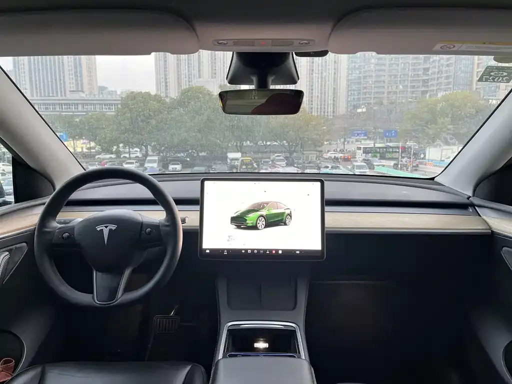 Tesla Model Y — фото 7