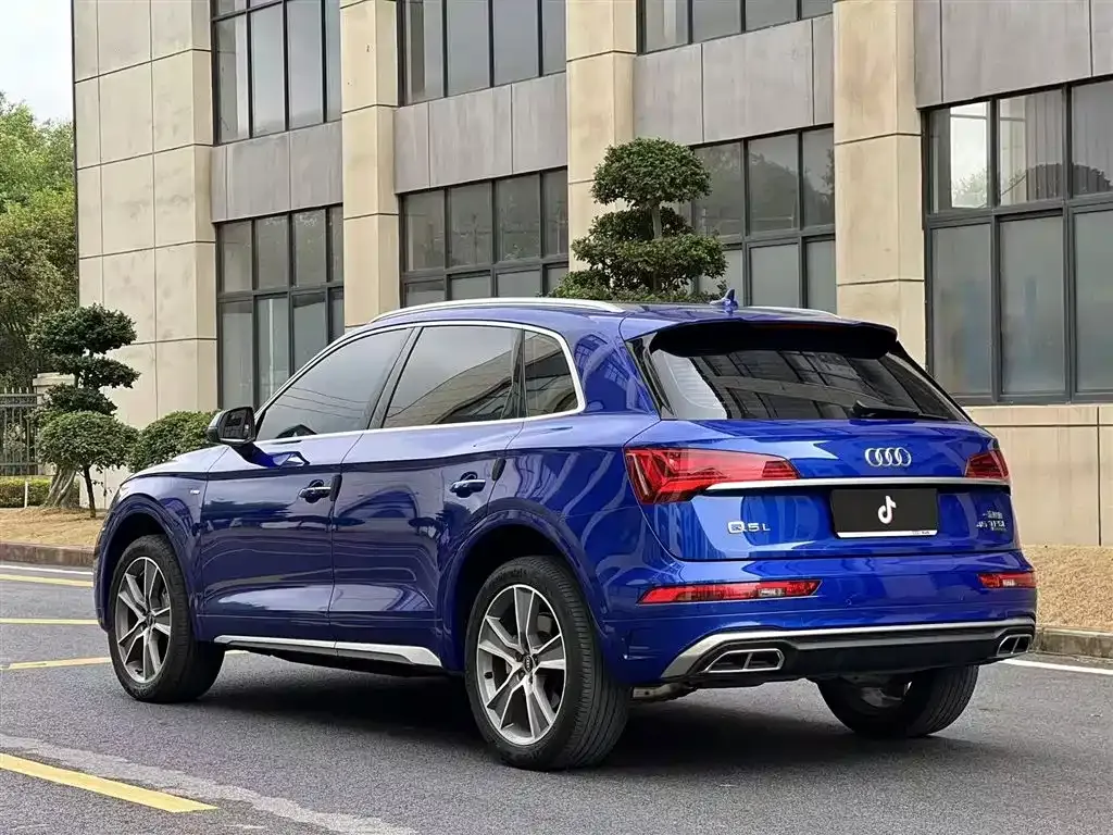 Audi Q5L — фото 8